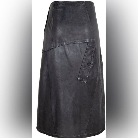Vintage Collection Privée? avant garde leather midi skirt / Made in Italy
Medium - Picture 4 of 14